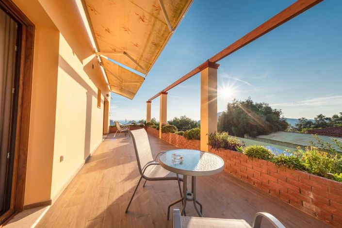 Image No.14-10 Bed Hotel for sale