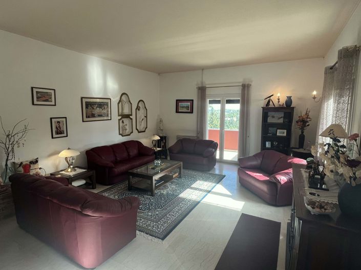 Image No.4-6 Bed House for sale