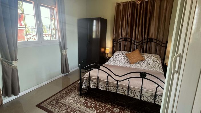 Image No.8-6 Bed House for sale