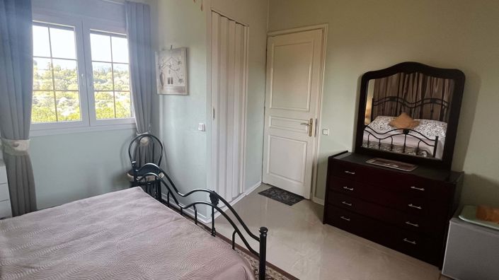 Image No.9-6 Bed House for sale