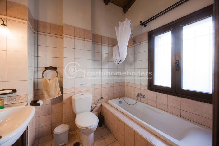 Image No.17-4 Bed House for sale