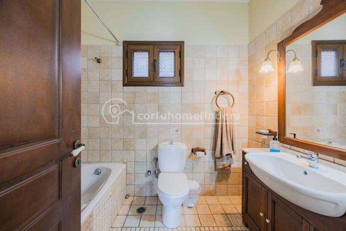 Image No.7-4 Bed House for sale