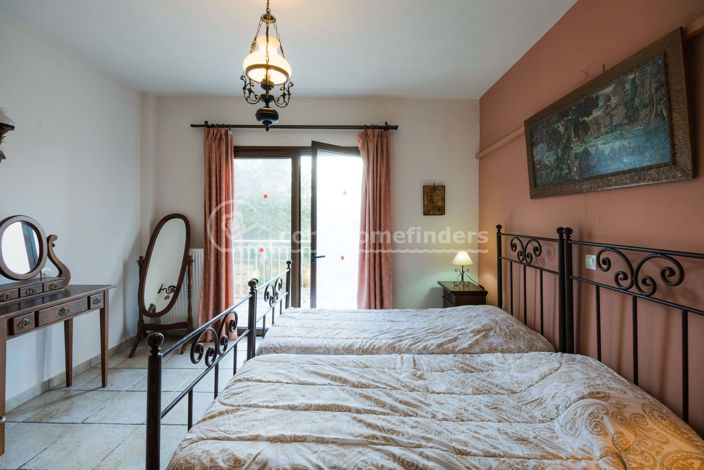 Image No.8-4 Bed House for sale