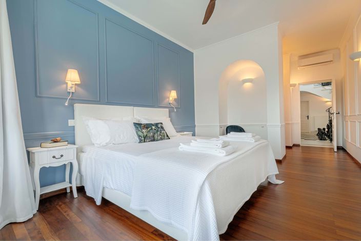 Image No.17-6 Bed House for sale