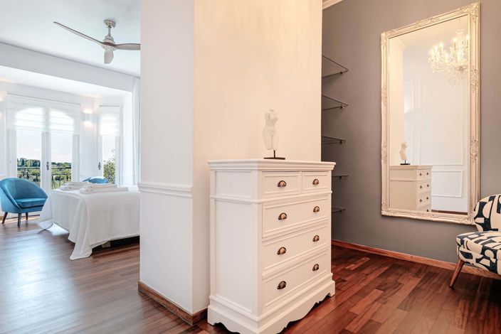 Image No.18-6 Bed House for sale