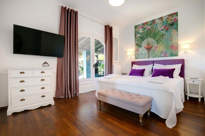 Image No.20-6 Bed House for sale