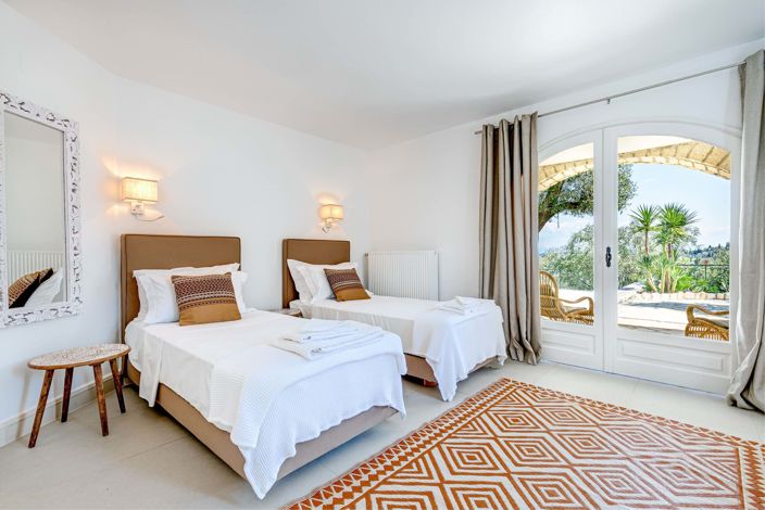 Image No.27-6 Bed House for sale