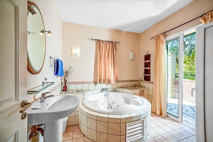 Image No.11-3 Bed House for sale