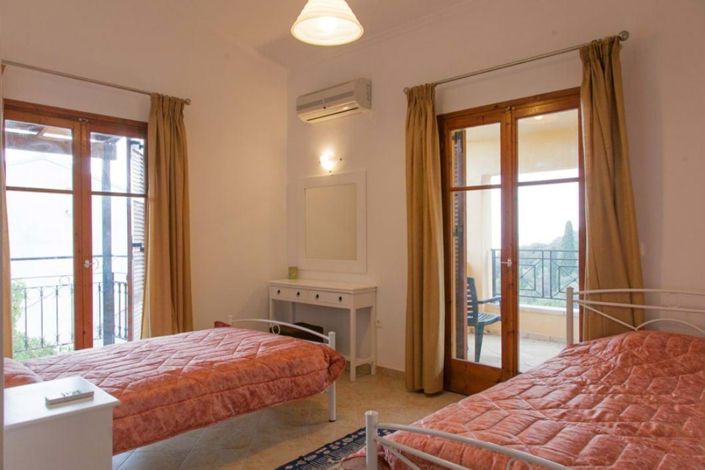 Image No.12-4 Bed House for sale