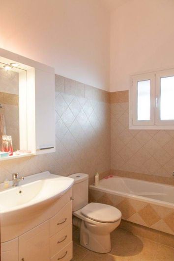 Image No.15-4 Bed House for sale