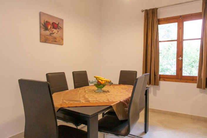 Image No.8-4 Bed House for sale