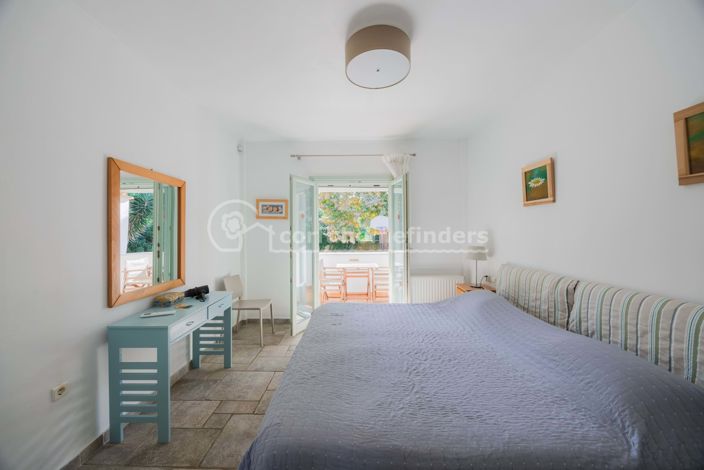 Image No.26-6 Bed House for sale