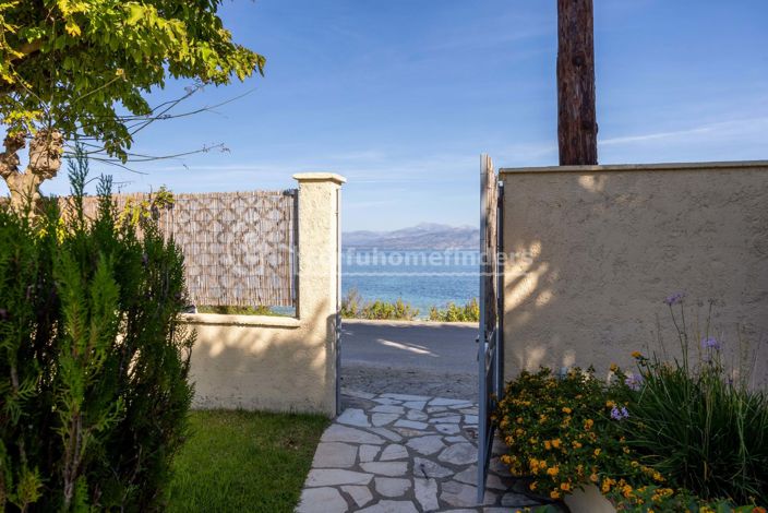 Image No.30-6 Bed House for sale