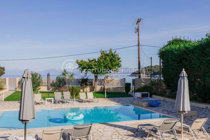 Image No.8-6 Bed House for sale