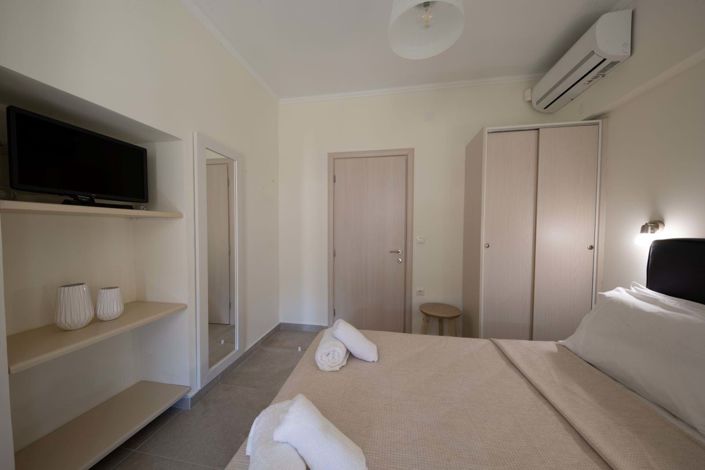 Image No.6-5 Bed House for sale