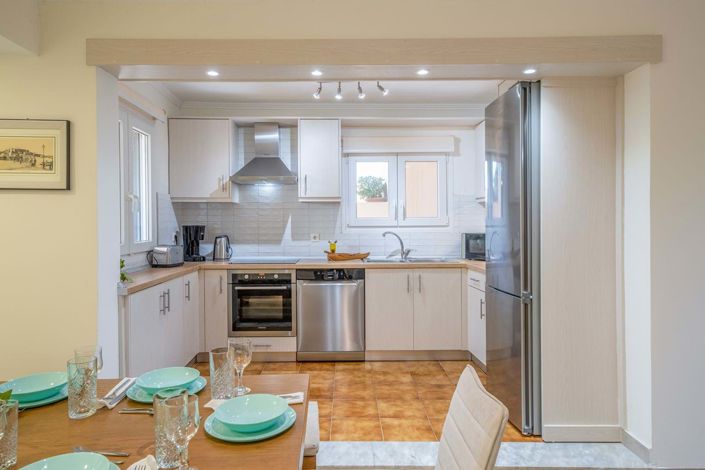 Image No.8-5 Bed House for sale