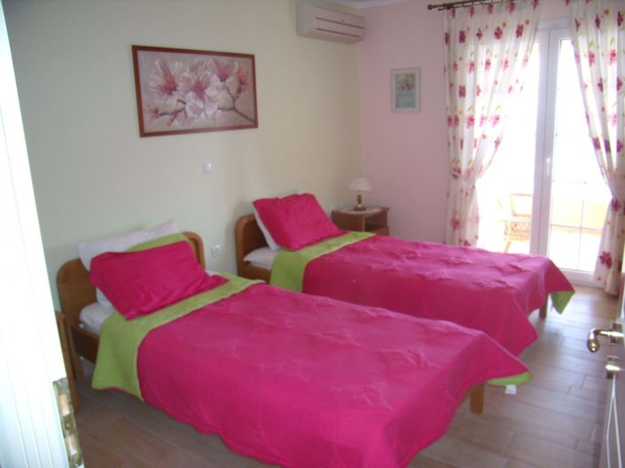 Image No.8-4 Bed House for sale