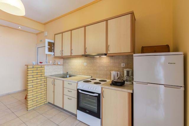 Image No.3-2 Bed House for sale