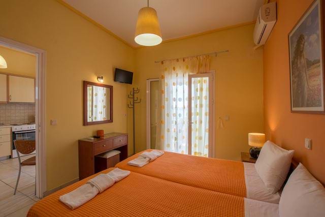 Image No.5-2 Bed House for sale