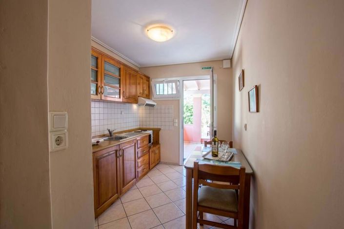 Image No.8-5 Bed House for sale