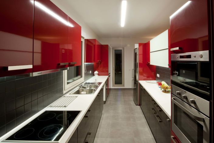 Image No.8-8 Bed House for sale