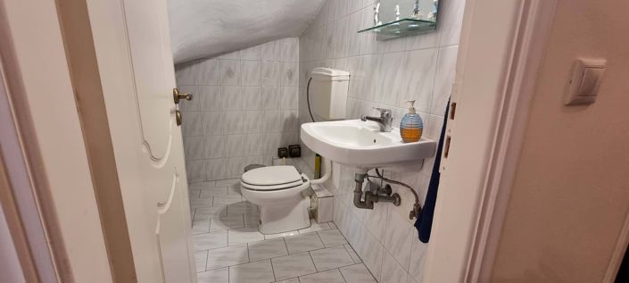 Image No.10-3 Bed House for sale