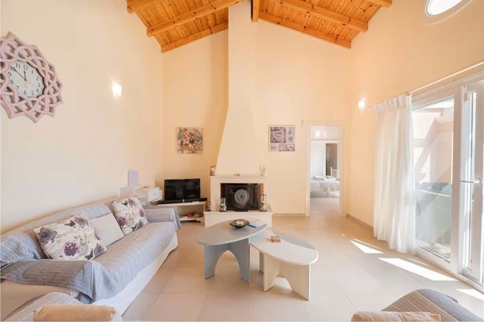 Image No.6-2 Bed House for sale