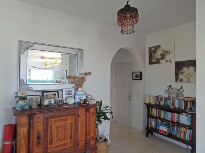 Image No.8-5 Bed House for sale