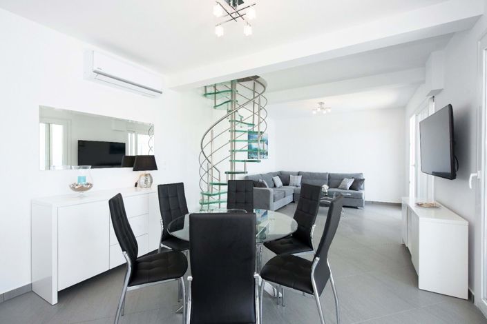 Image No.11-8 Bed House for sale