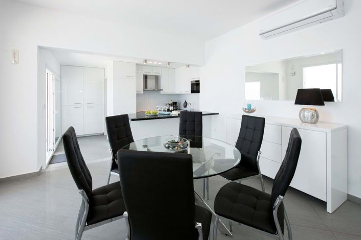 Image No.12-8 Bed House for sale