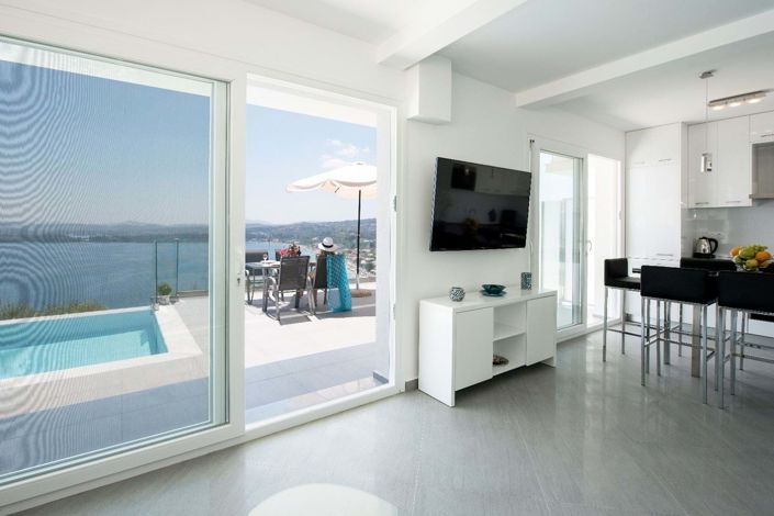 Image No.6-8 Bed House for sale