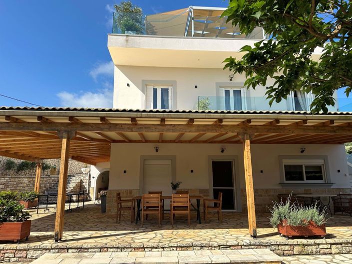 Image No.7-9 Bed House for sale