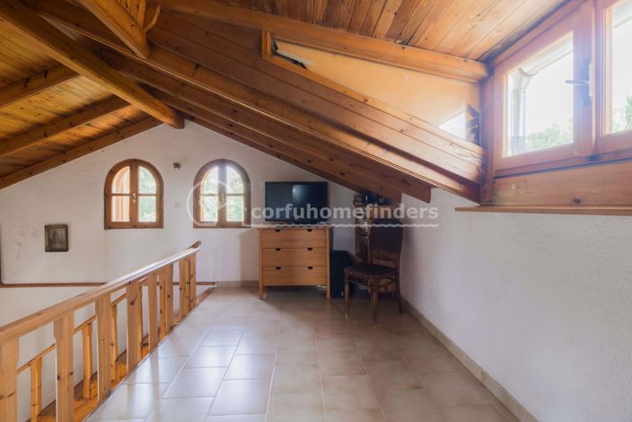 Image No.11-3 Bed House for sale