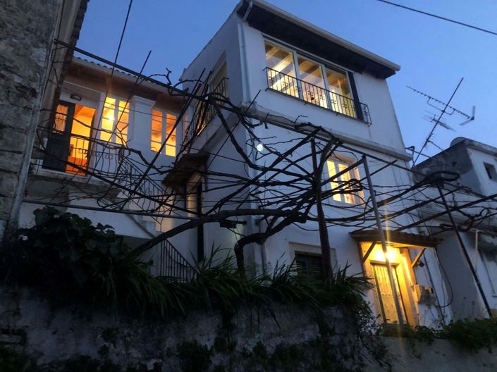 Image No.1-3 Bed House for sale