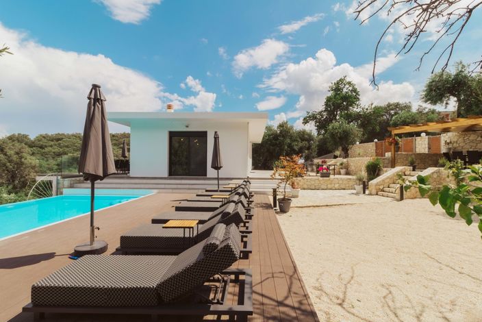 Image No.12-5 Bed House for sale