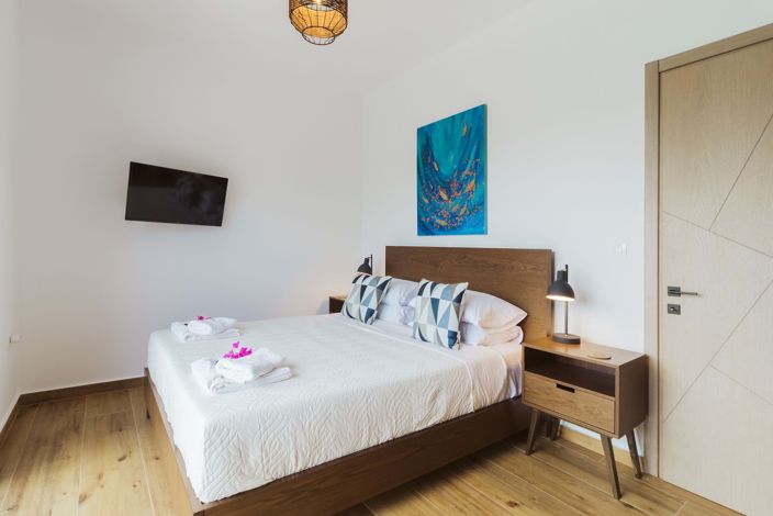 Image No.18-5 Bed House for sale