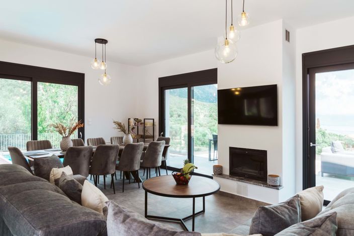 Image No.8-5 Bed House for sale