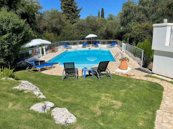 Image No.5-6 Bed Property for sale