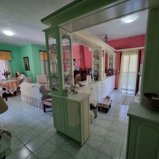 Image No.12-6 Bed House for sale