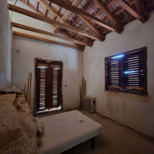 Image No.9-6 Bed House for sale