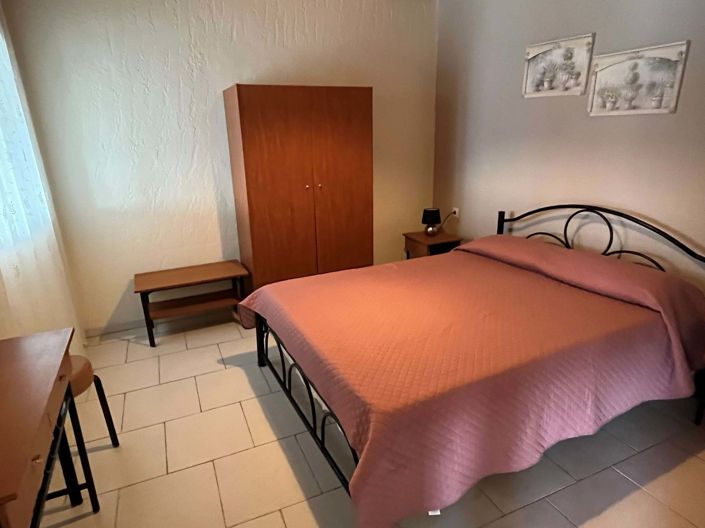 Image No.8-2 Bed House for sale