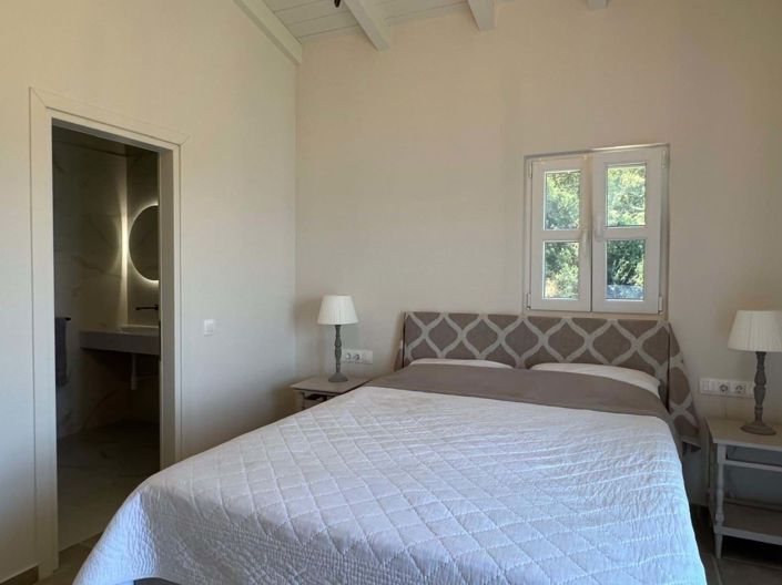 Image No.30-5 Bed House for sale