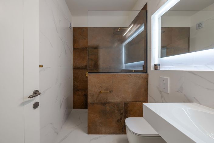 Image No.38-5 Bed House for sale