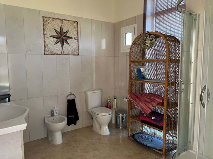 Image No.13-5 Bed House for sale