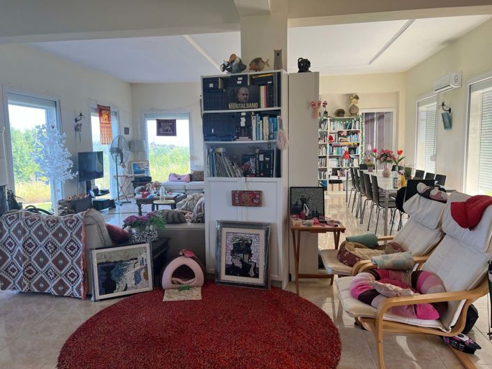 Image No.7-5 Bed House for sale