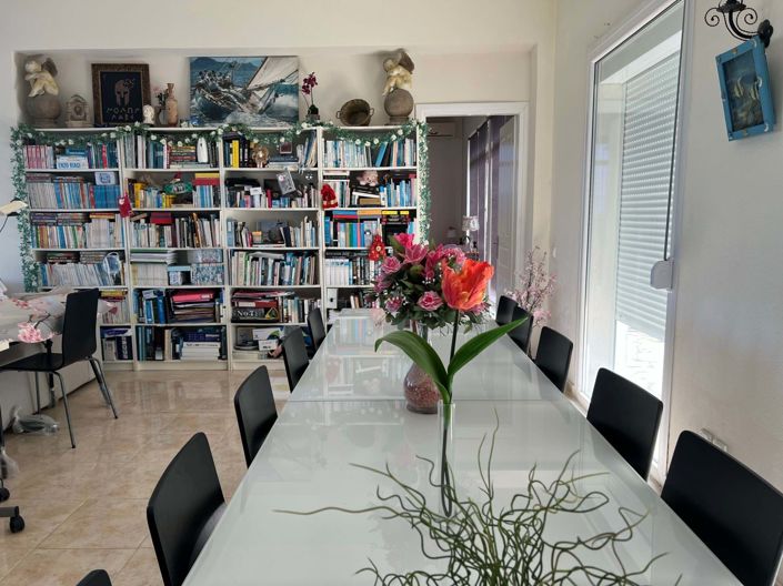 Image No.8-5 Bed House for sale