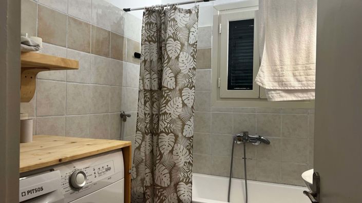 Image No.8-2 Bed House for sale