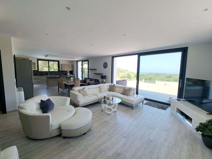 Image No.10-3 Bed House for sale