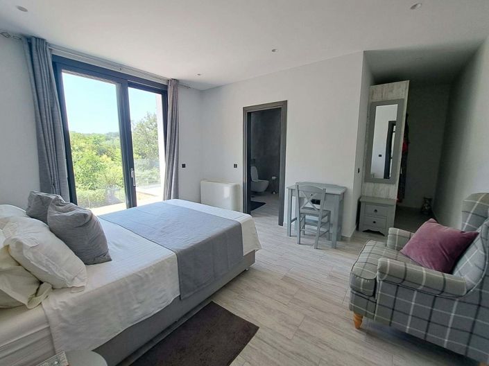 Image No.15-3 Bed House for sale