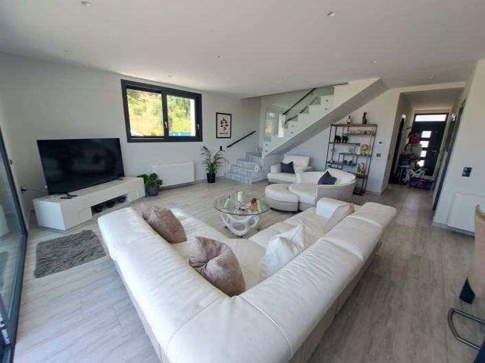 Image No.5-3 Bed House for sale